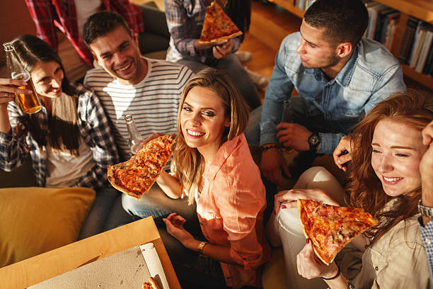 istock Group of young friends eating pizza 636934502