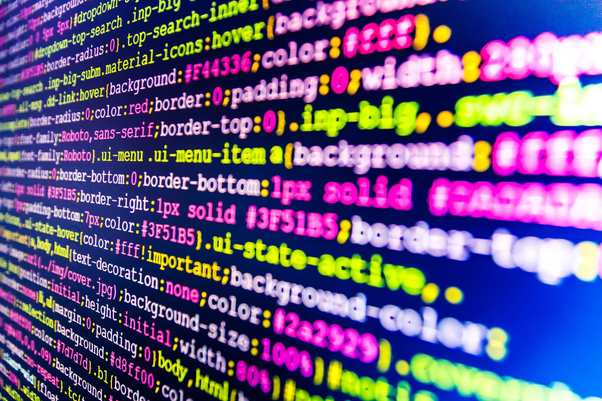 컴퓨터와 고랭과 언어: 완벽한 조합! 2 Software developer programming code on computer