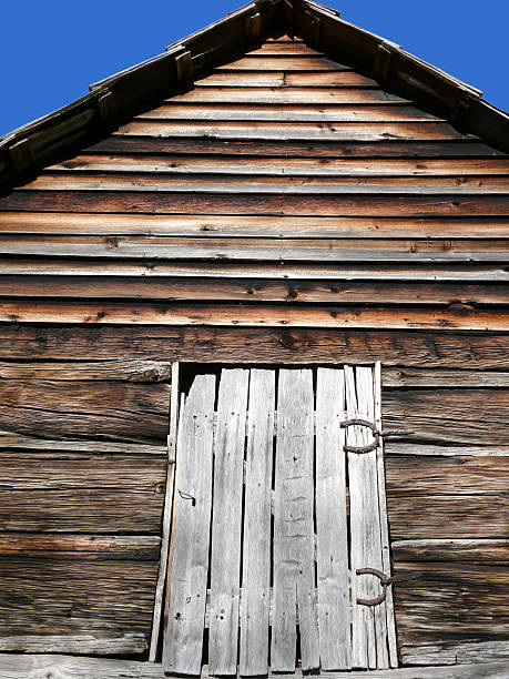 istock An old farm apple barn attic exterior 636966412