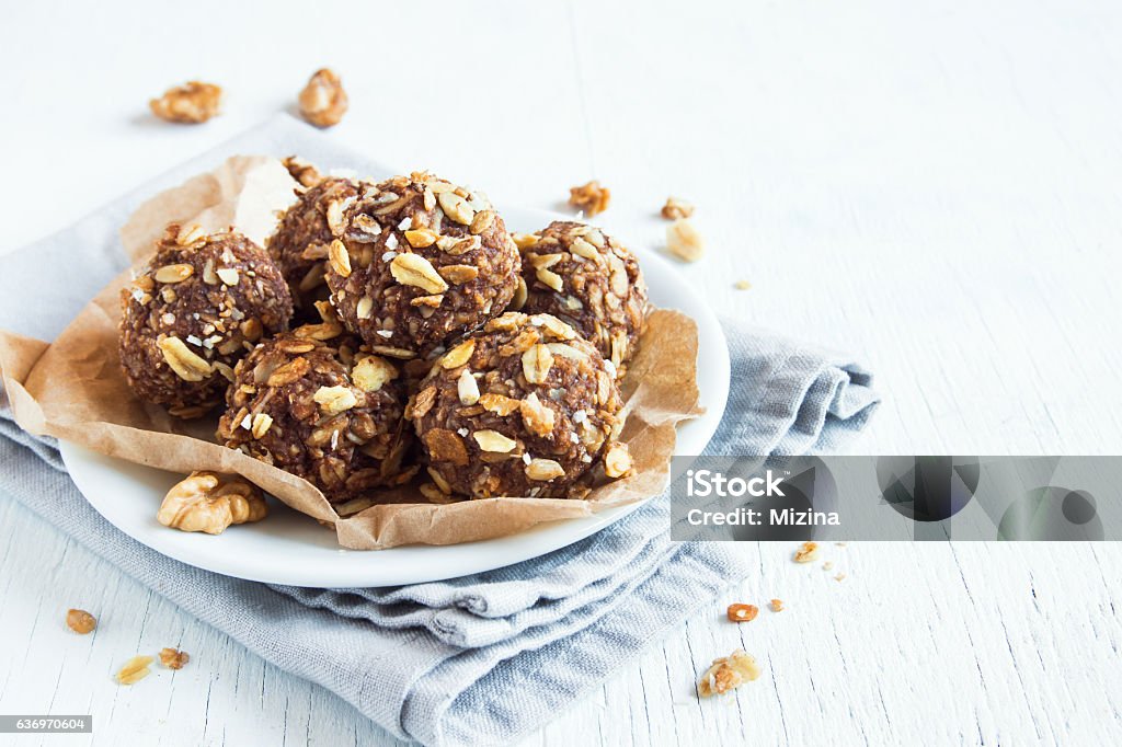 energy granola bites Healthy organic energy granola bites with nuts, cacao, banana and honey - vegan vegetarian raw snack or meal Healthy Lifestyle Stock Photo