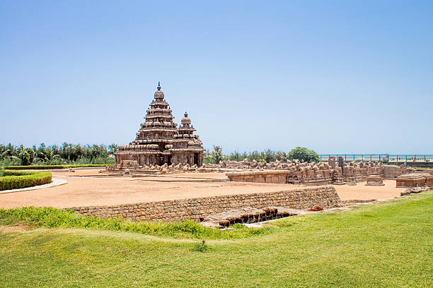 istock Shore temple in Mahabalipuram, India 636971144