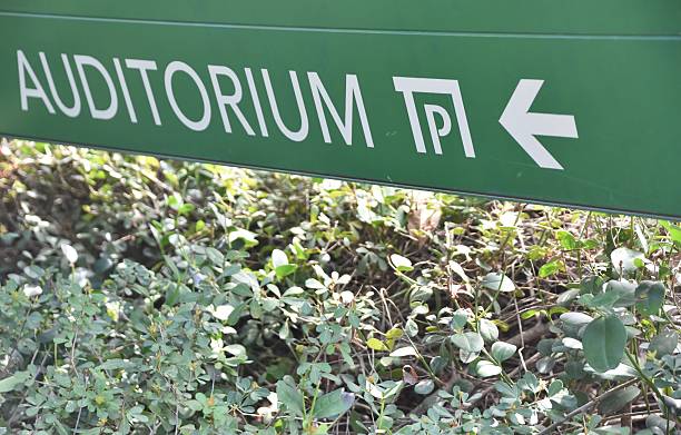 istock Sign  TO THE auditorium 636971696