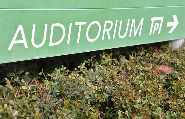 istock Sign  TO THE auditorium 636973322
