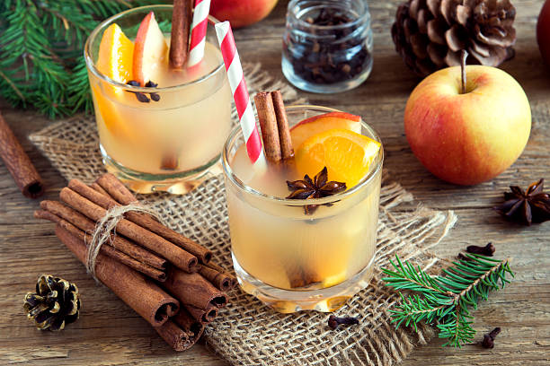 toddy bebida quente para o natal - hot apple cider cider cinnamon heat - fotografias e filmes do acervo