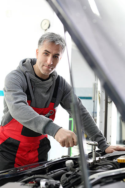 istock Repair the car, a man at work 636975634