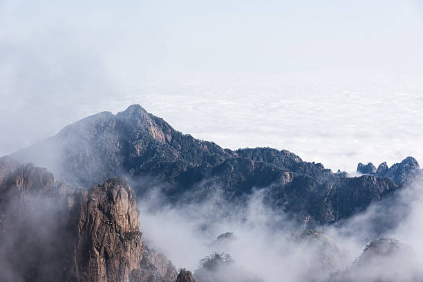 huangshan, china rime mar de nuvens - huangshan mountains - fotografias e filmes do acervo