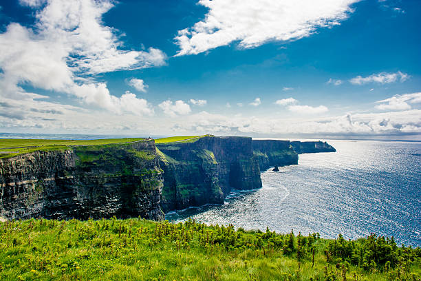 coast at the cliffs of moher in ireland - republic of ireland cliffs of moher cliff galway imagens e fotografias de stock