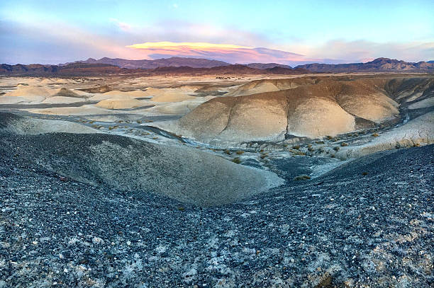 crepúsculo do deserto - baker california - fotografias e filmes do acervo