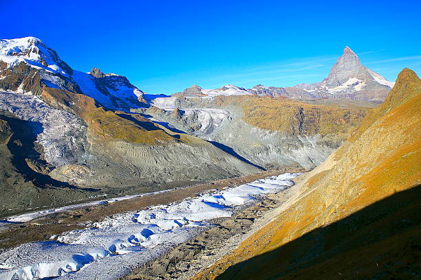 matterhorn, breithorn e gorner glacier, paisagem dos alpes suíços - alpenglow sunrise sun scenics - fotografias e filmes do acervo