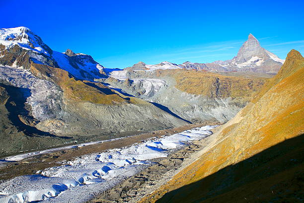 маттерхорн, ледник брейторн и горнер, пейзаж швейцарских альп - alpenglow sunrise sun scenics стоковые фото и изображения