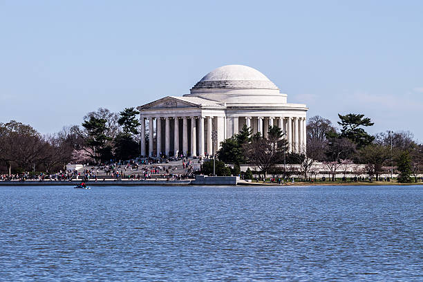istock Tourists at the Jefferson Memorial 637016060