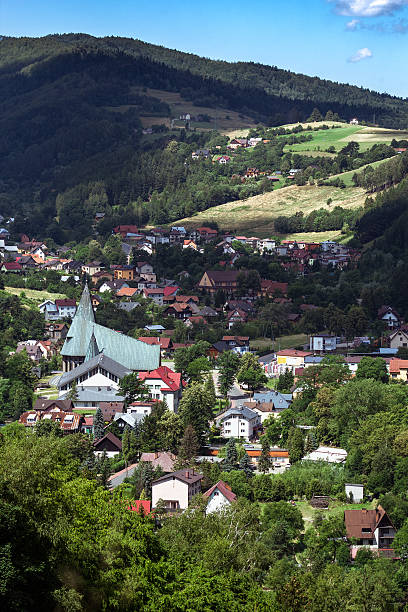 ポーランド・ベスキッド・サデツキのリトロ村。 - lesser poland ストックフォトと画像