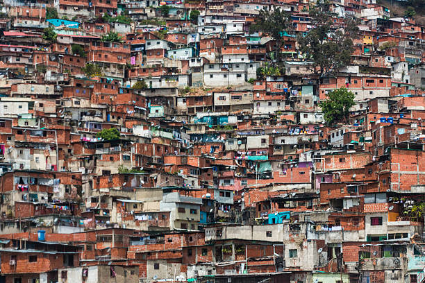 barrio en caracas - venezuela fotografías e imágenes de stock