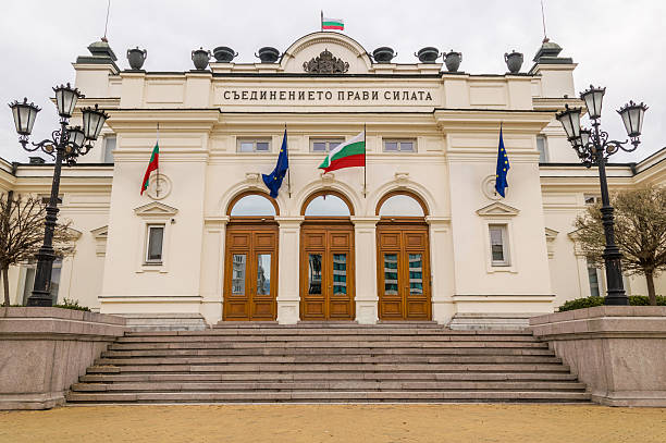 assemblée nationale de la république de bulgarie à sofia, - city government town hall government building photos et images de collection