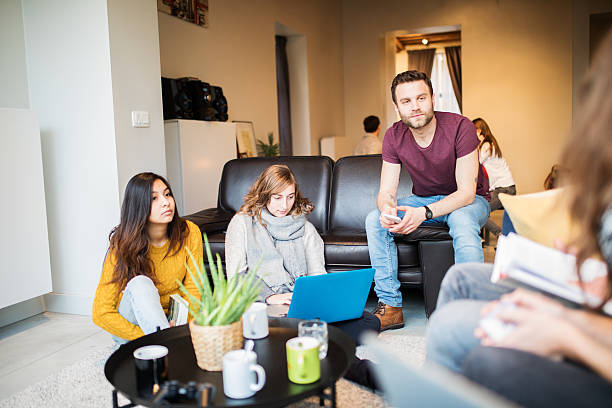 istock Living with a roommates 637043538