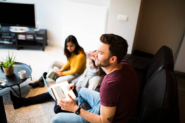 istock Living with a roommates 637051922