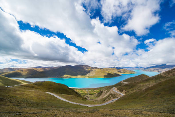 istock Yamdrok Lake in Tibet, China 637063732