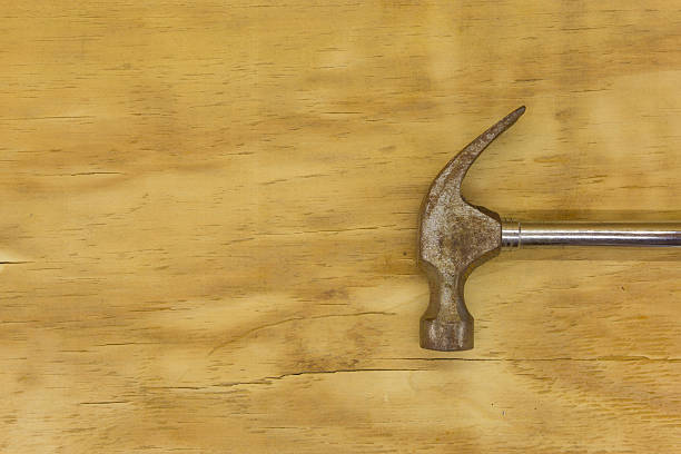 istock top view of hammer 637066050