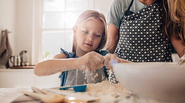 istock Little girl learning to cook 637072964