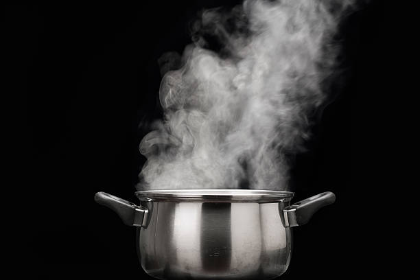 culinária panela de vapor sobre  - saucepan - fotografias e filmes do acervo