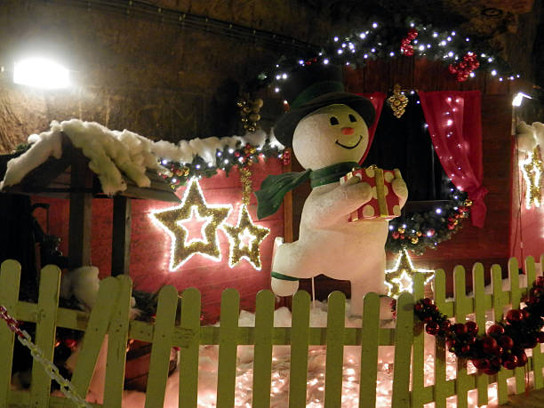 istock Christmas market in Town Cave 637104228