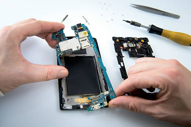 istock repair mobile phone 637115734