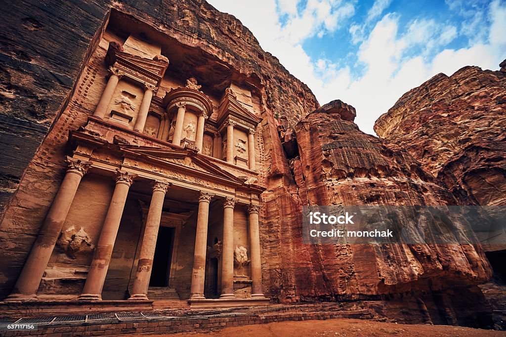 Vista deslumbrante da igreja Petra herança UNESCO no rock - Foto de stock de Patrimônio Mundial da UNESCO royalty-free