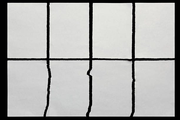 黒い背景に8枚で引き裂かれた紙 - dirty pass ストックフォトと画像