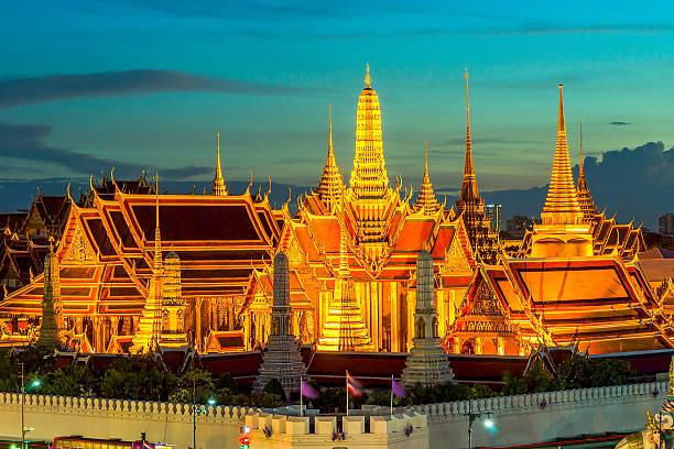 wat phra kaew a bangkok, tailandia - bangkok thailand rickshaw grand palace foto e immagini stock