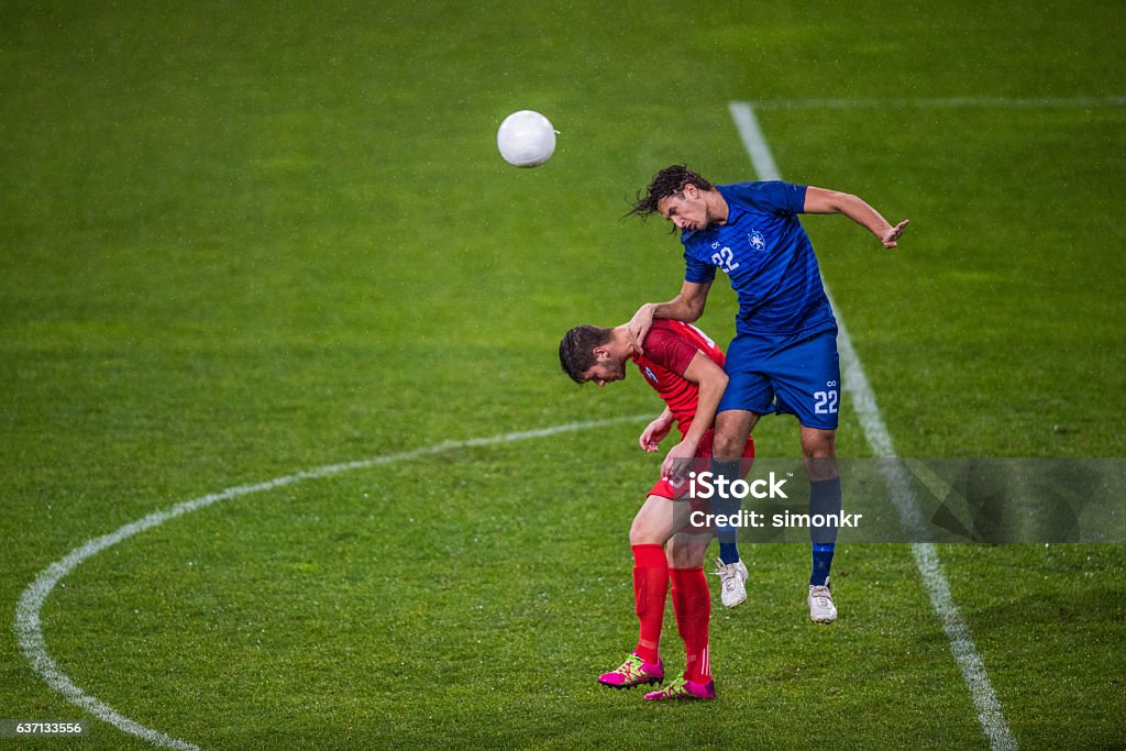 Joueurs de football en tête - Photo de Football libre de droits