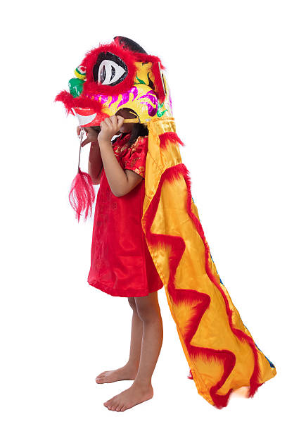azjatycka chińska dziewczynka z kostiumem lion dance - lunar new year zdjęcia i obrazy z banku zdjęć