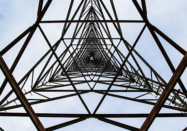 struttura strutture in acciaio della radio ripetitore antenna - torre struttura edile foto e immagini stock