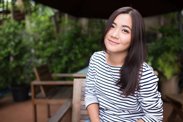 istock Woman take a break at coffee shop 637143624