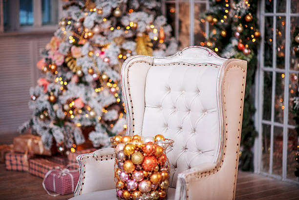istock Decorated Christmas tree on blurred, sparkling and fairy background 637154094