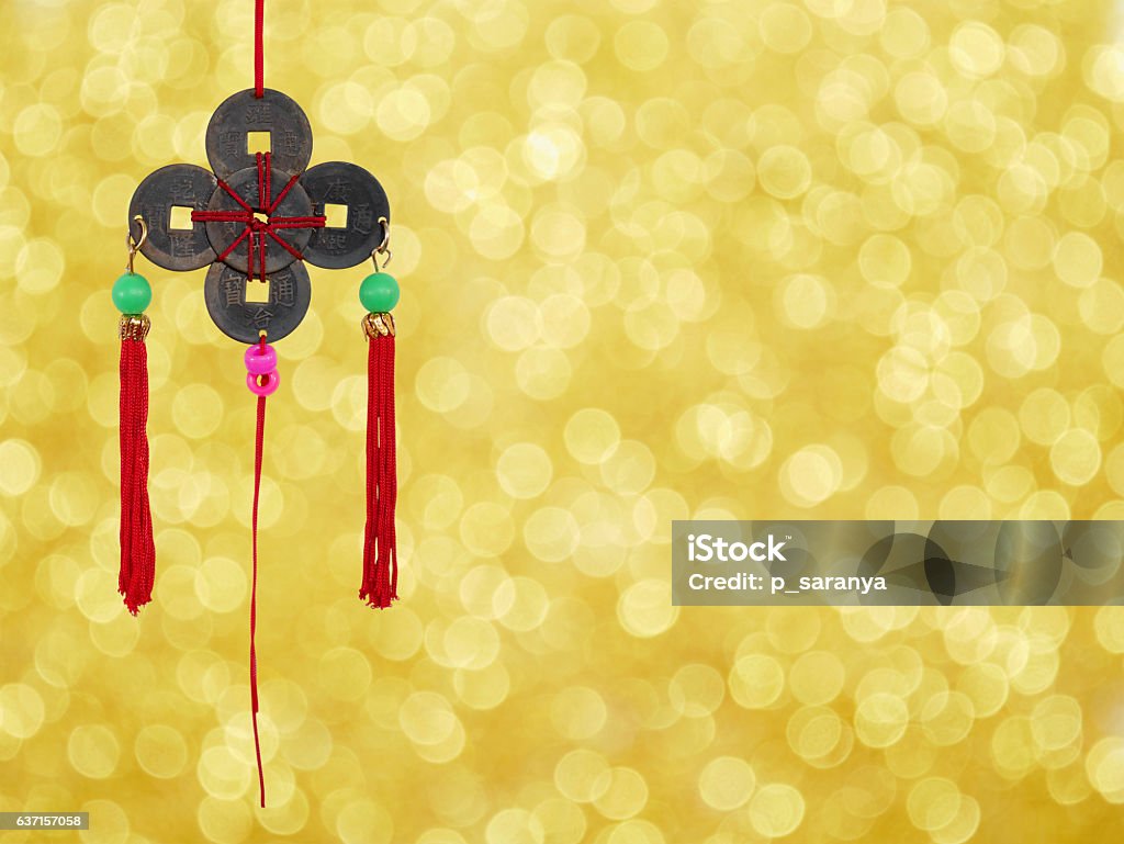 Tiền Xu Trung Quốc May Mắn Bùa Chú Trên Nền Vàng Bokeh Hình ảnh ...