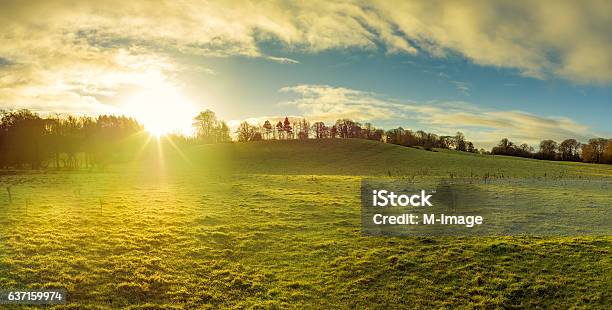 Panoramablick Auf Nordirland Landschaftliche Morgensonnenaufgang Stockfoto und mehr Bilder von Sonnenaufgang