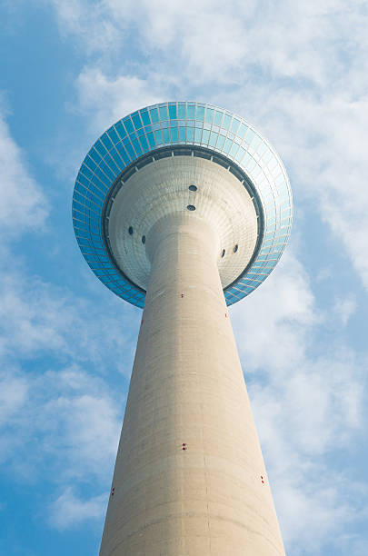 torre del rin de dusseldorf - rhine river audio fotografías e imágenes de stock