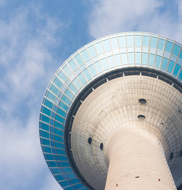 torre del rin de dusseldorf - rhine river audio fotografías e imágenes de stock