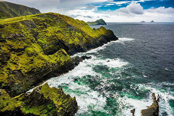 istock Cliffs at the Coast of Ireland 637184076