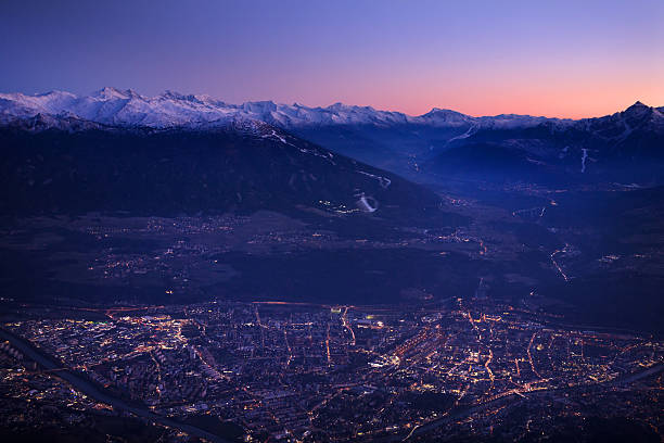 città di notte  - european alps mountain mountain peak rock foto e immagini stock