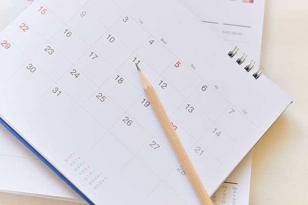istock calendar page in white tone 637197184