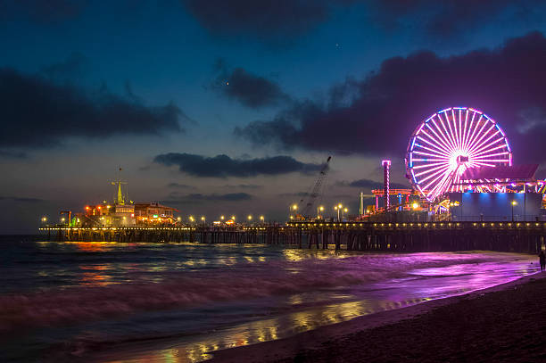 night los angeles, ferris wheel in santa monica. california usa - santa monica pier santa monica street light lamp imagens e fotografias de stock