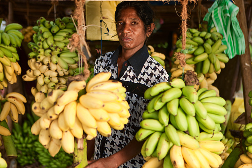 Banana seller in his shop. Sri Lanka. http://bhphoto.pl/IS/sri_lanka_380.jpg