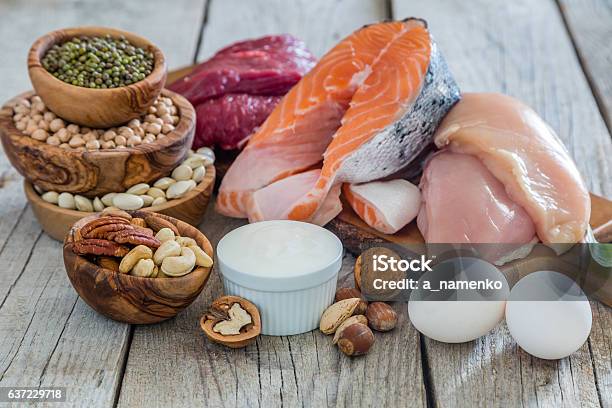 Selección De Alimentos Para Bajar De Peso Foto de stock y más banco de imágenes de Proteína - Proteína, Alimento, Comida sana