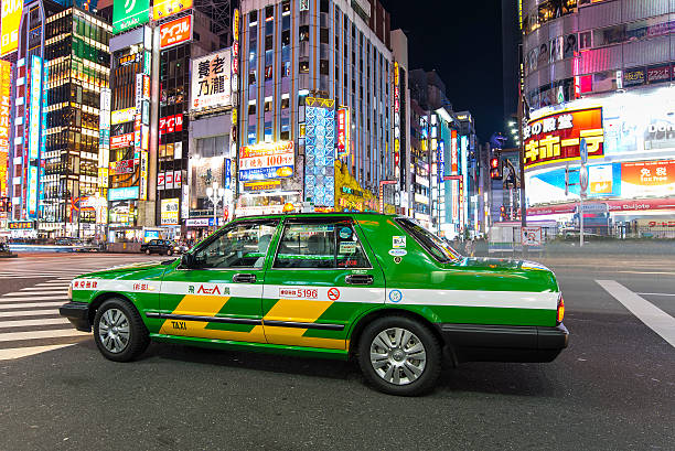 日本の東京でタクシーの運転 - car driving transportation tokyo prefecture ストックフォトと画像