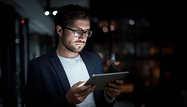 istock Online and up to date all night long 637232760