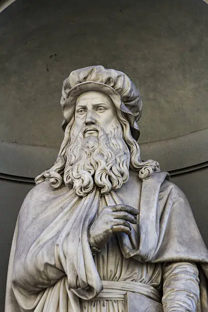 Photo of Leonardo da Vinci statues in Florence