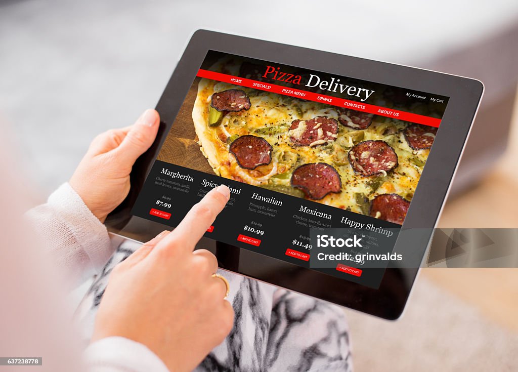 Frau bestellt Pizza online - Lizenzfrei Bestellen Stock-Foto