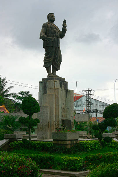 istock Statue of King Sisavang Vong 637243688