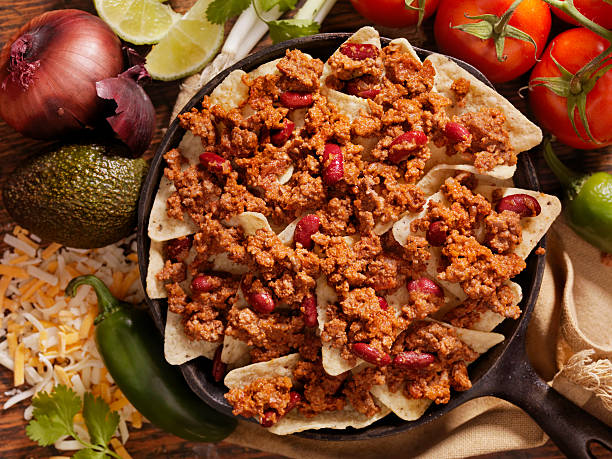istock Chilli Cheese Skillet Nachos 637245040